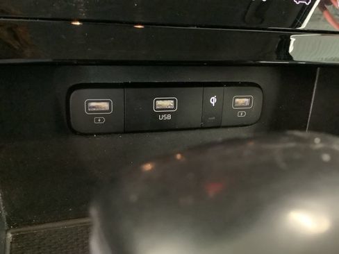 Certified 2023 Kia Carnival SX FWD image 12