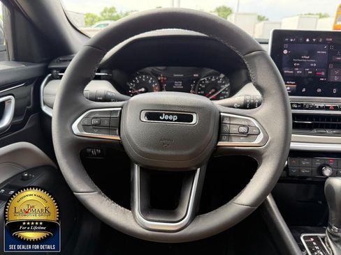 Used 2025 Jeep Compass Limited AWD/4WD image 17