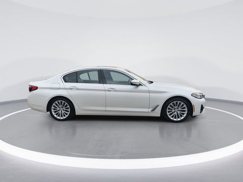 Certified 2022 BMW 530i xDrive w/ Convenience Package image 9