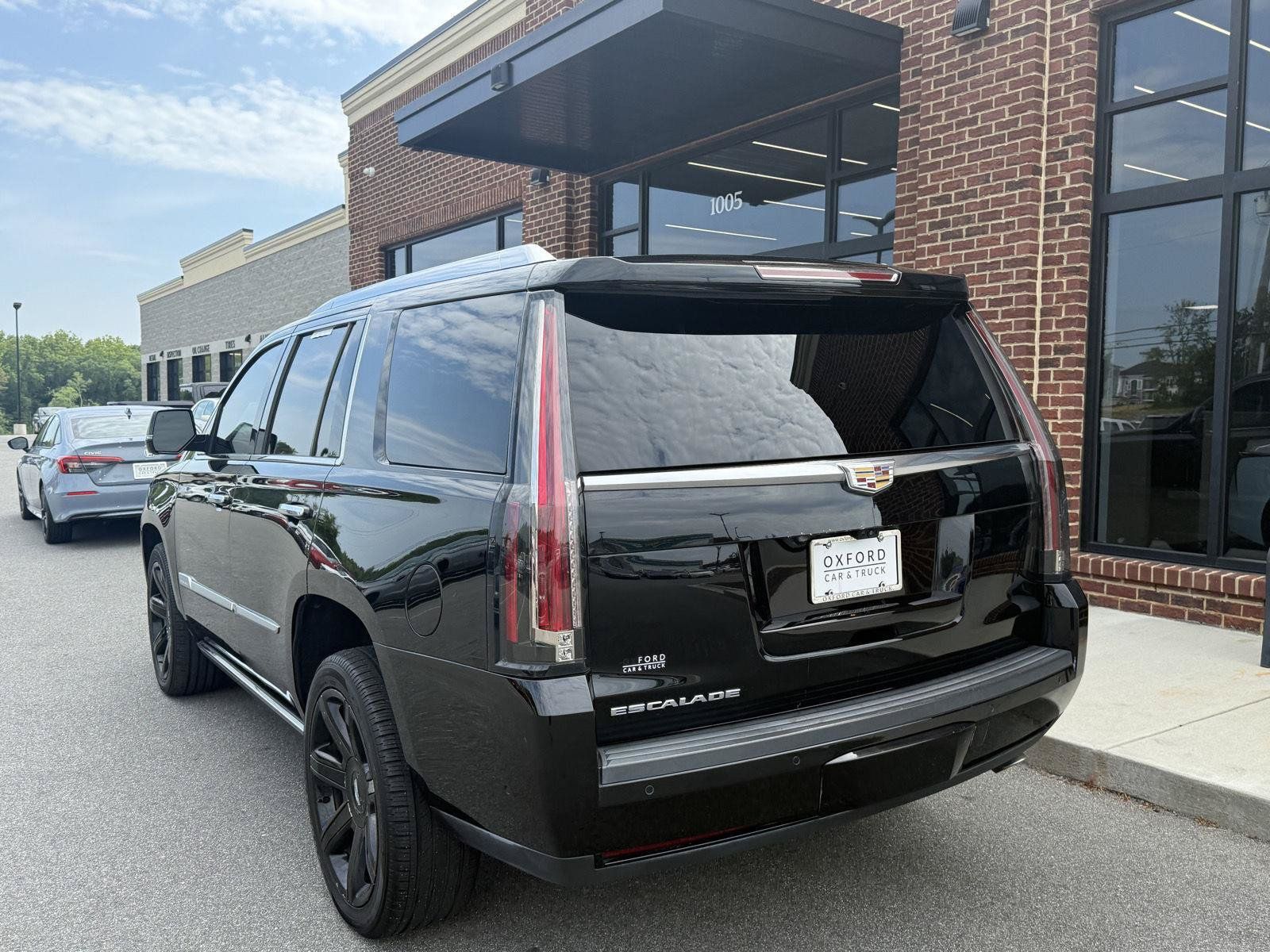 Used 2020 Cadillac Escalade Premium Luxury RWD image 23