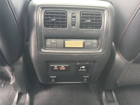 Used 2020 Nissan Pathfinder SL image 25