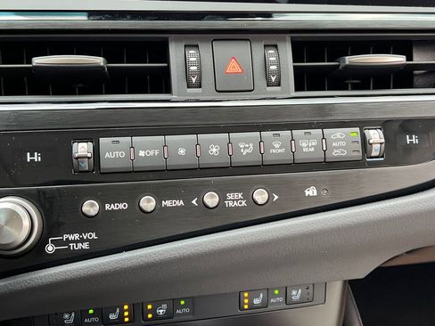 Certified 2025 Lexus ES 350 w/ Premium Package image 19