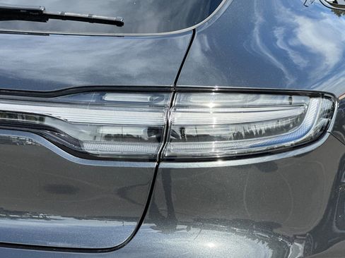 Certified 2025 Porsche Macan S image 28