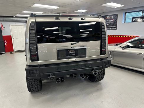 Used 2004 HUMMER H2 w/ Preferred Equipment Group image 6