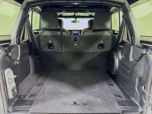 Used 2021 Jeep Wrangler Unlimited Sahara w/ Altitude image 23