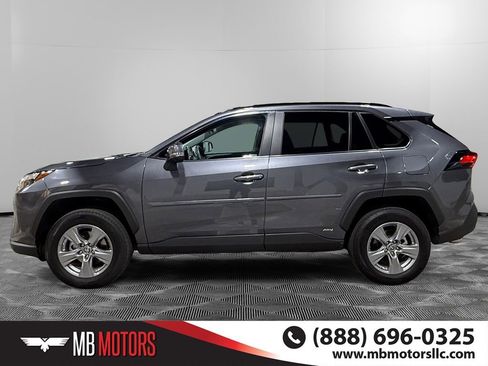 Used 2024 Toyota RAV4 LE AWD/4WD image 8
