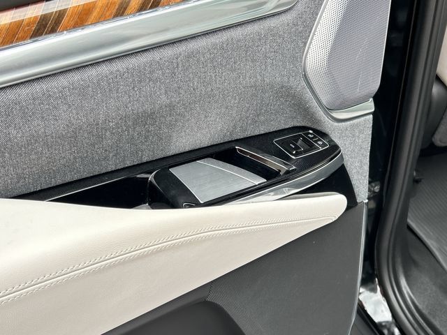 Used 2025 Cadillac Escalade Sport Platinum w/ LPO, Floor Liner Package AWD/4WD image 34
