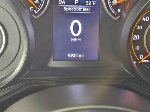 Used 2025 Jeep Gladiator Sport image 25