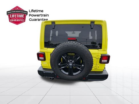 Used 2022 Jeep Wrangler Unlimited Sahara AWD/4WD image 8