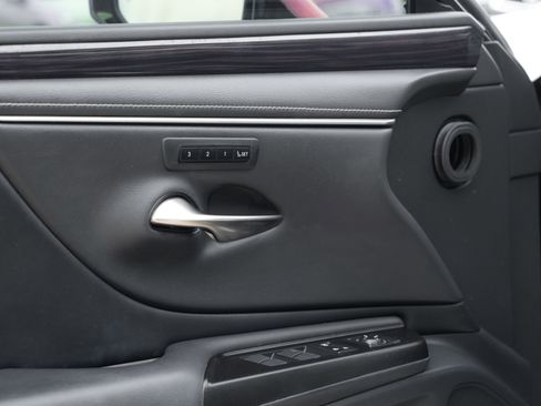 Used 2019 Lexus ES 350 Ultra Luxury image 18