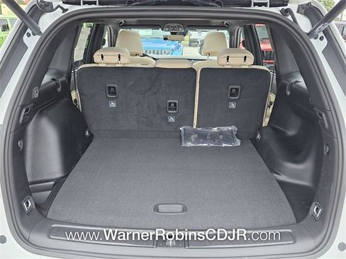 New 2025 Jeep Grand Cherokee Limited w/ Luxury Tech Group II image 13