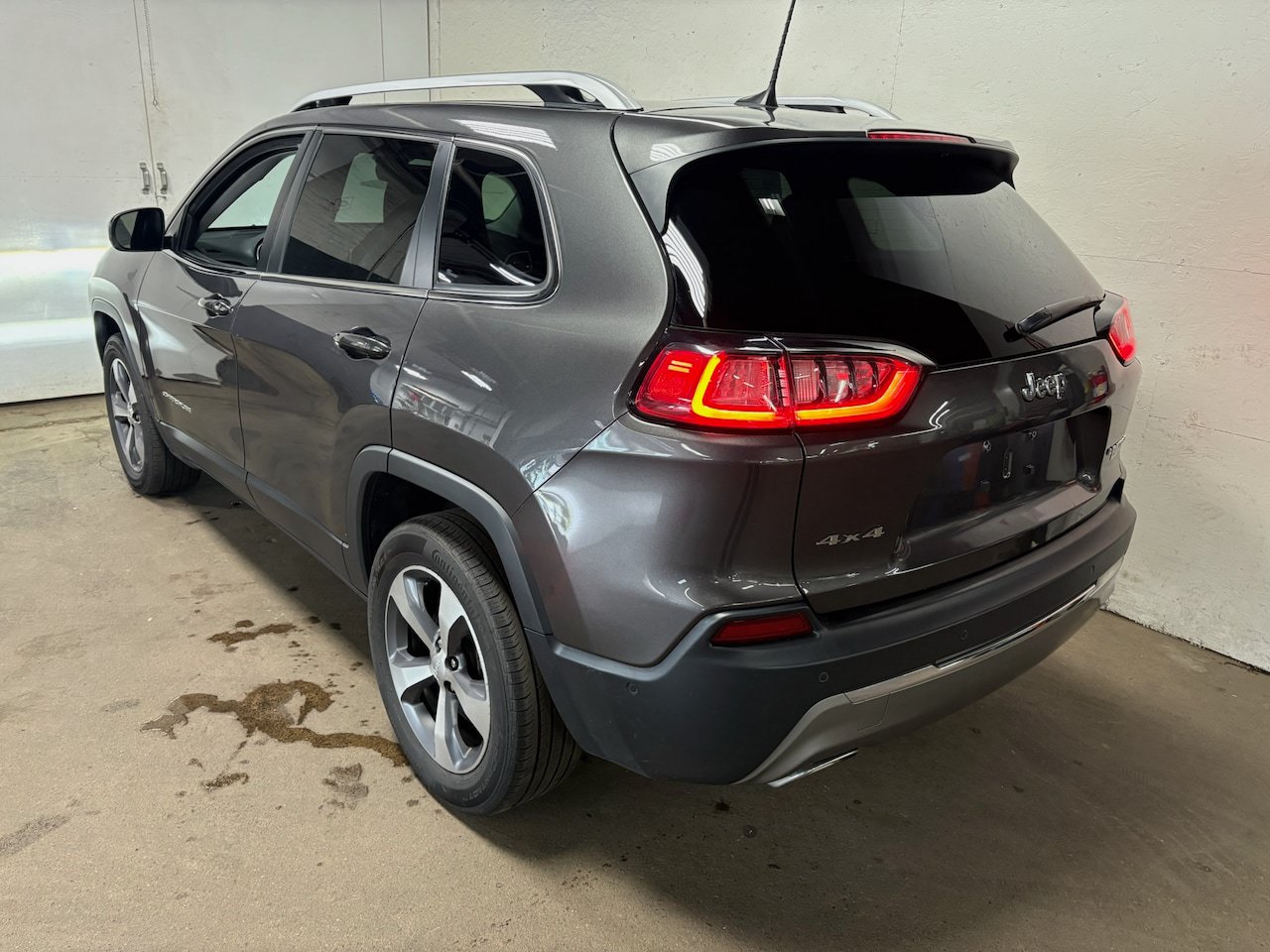 Used 2021 Jeep Cherokee Limited AWD/4WD image 7