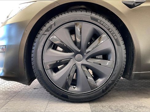 Used 2022 Tesla Model S Plaid image 8