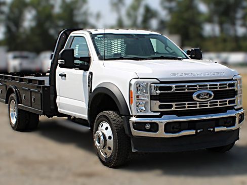 Used 2023 Ford F550 4x4 Regular Cab Super Duty image 3