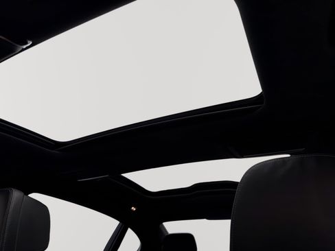 Used 2018 BMW 750i w/ Executive Package RWD image 16