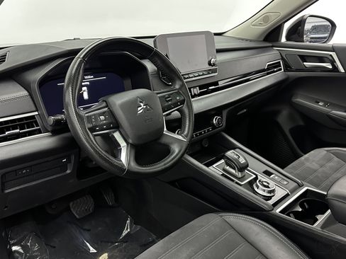 Used 2024 Mitsubishi Outlander SE Black Edition image 11