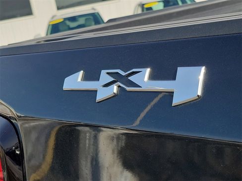 Used 2024 GMC Sierra 1500 SLE w/ Preferred Package image 6