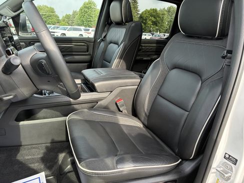Used 2025 RAM 1500 Limited AWD/4WD image 15