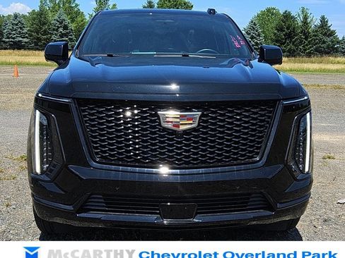 Used 2025 Cadillac Escalade Sport AWD/4WD image 8