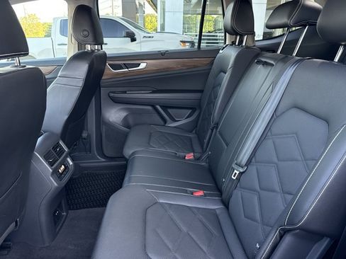 Used 2024 Volkswagen Atlas SE w/ Black Wheel Package AWD/4WD image 6