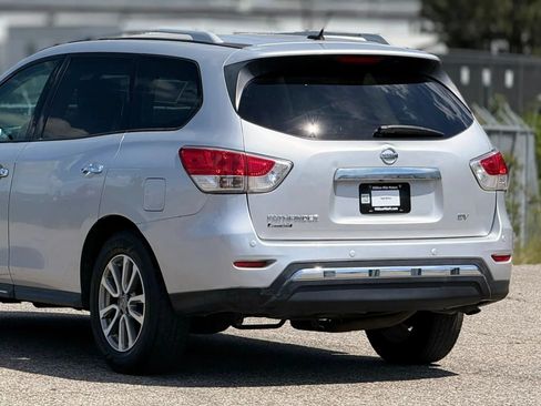 Used 2015 Nissan Pathfinder SV FWD image 16