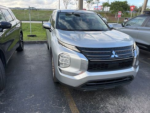 Used 2022 Mitsubishi Outlander ES FWD image 2