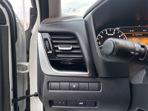 Used 2022 Nissan Rogue SL w/ SL Premium Package image 23