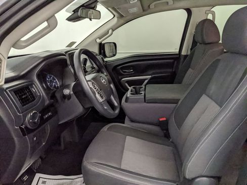 Used 2024 Nissan Titan SV image 21