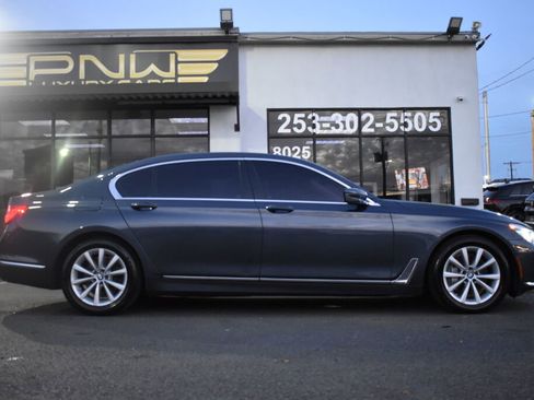 Used 2017 BMW 740i image 12