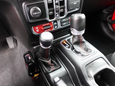 Used 2021 Jeep Wrangler Unlimited Rubicon w/ Dual Top Group AWD/4WD image 62