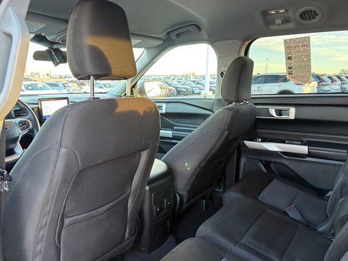 Used 2023 Ford Explorer XLT image 35