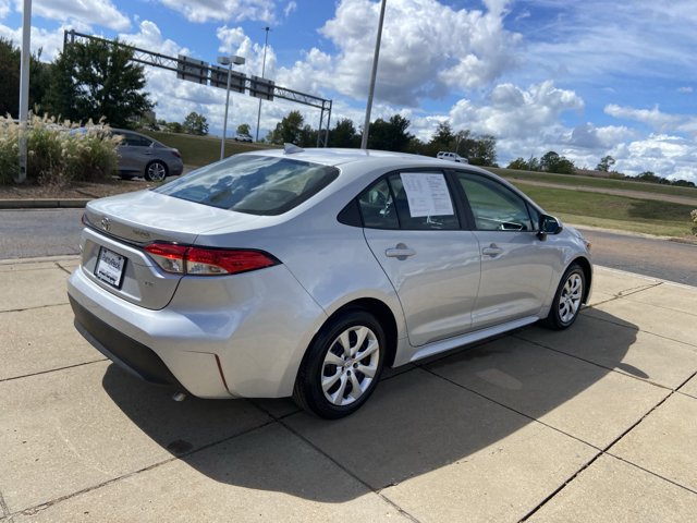 Used 2025 Toyota Corolla LE FWD image 9