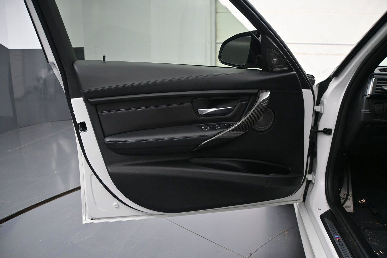 Used 2018 BMW M3 RWD image 8