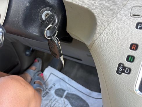 Used 2011 Toyota Sienna XLE image 22