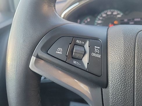 Used 2020 Chevrolet Trax LT w/ LT Convenience Package image 8