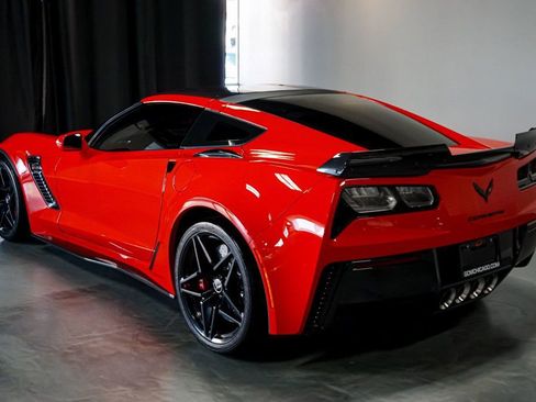 Used 2015 Chevrolet Corvette Z06 w/ 3LZ Preferred Equipment Group image 33