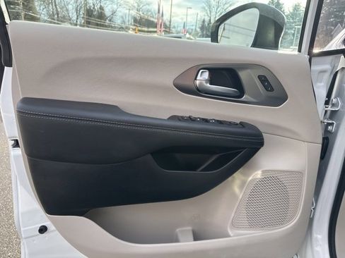 Used 2023 Chrysler Pacifica Touring-L w/ Road Tripper Package image 19