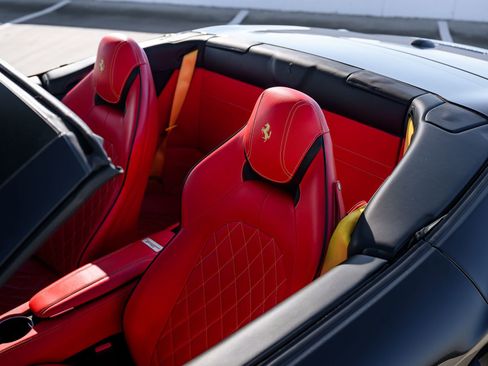 Used 2017 Ferrari California T image 18