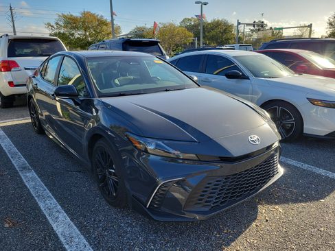 Certified 2025 Toyota Camry SE image 6