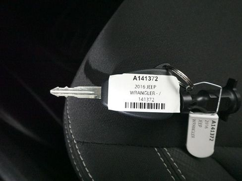 Used 2016 Jeep Wrangler Sahara image 26