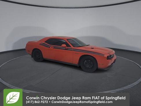 Used 2010 Dodge Challenger R/T RWD image 2