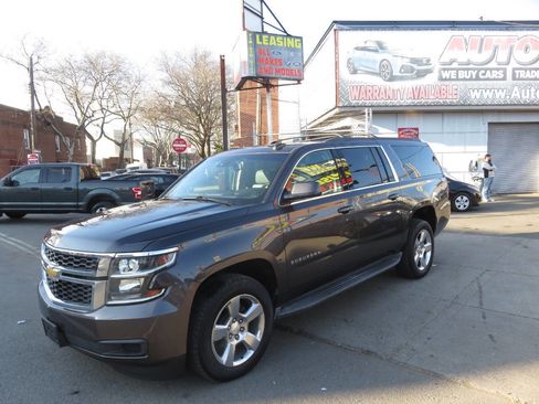 Used 2015 Chevrolet Suburban LT image 2