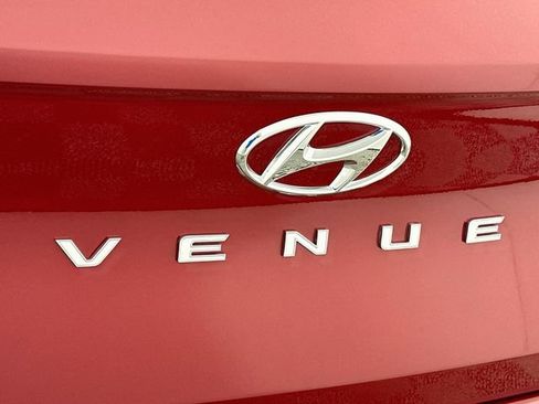 Used 2025 Hyundai Venue Limited FWD image 23