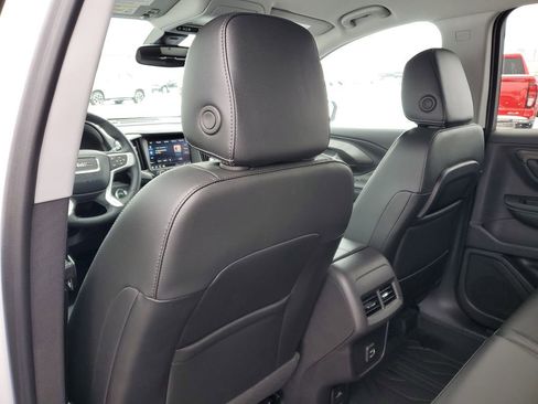 Used 2024 GMC Terrain SLT w/ LPO, Floor Liner Package image 27