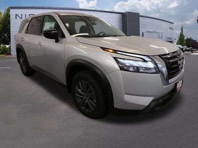 New 2025 Nissan Pathfinder S