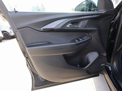 Used 2022 Chevrolet TrailBlazer RS w/ Technology Package image 11