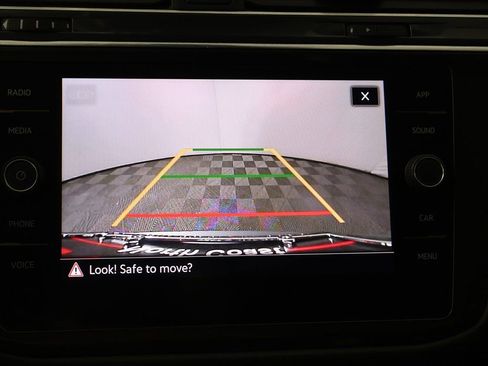 Used 2022 Volkswagen Tiguan SE image 40