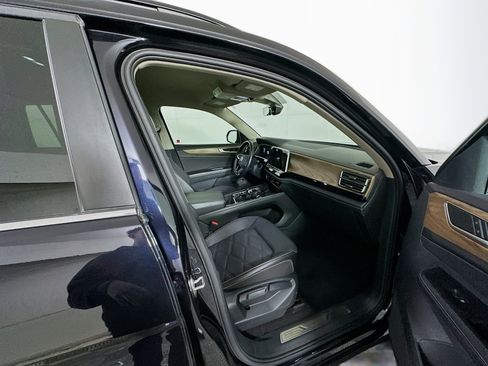 Used 2024 Volkswagen Atlas SE image 33