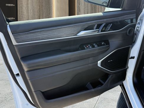 Used 2024 Jeep Wagoneer Series II w/ Flexible Seating Group image 28