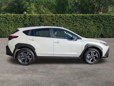 Used 2024 Subaru Crosstrek 2.0i Premium image 3